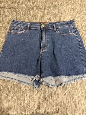 Judy Blue Medium Blue High-Rise Frayed Hem Denim Shorts